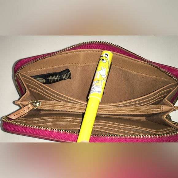 FOSSIL hot pink leather zip around wallet - Picture 10 of 11